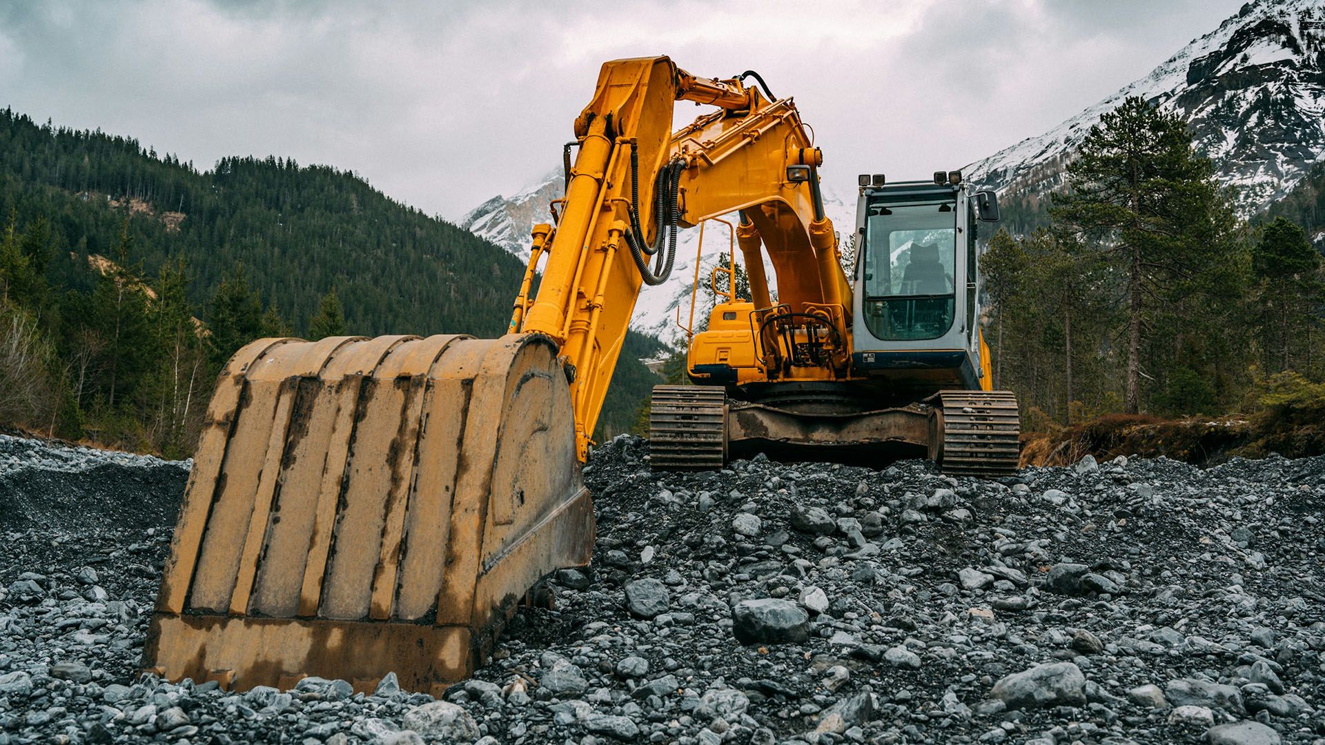 Professional excavator manufacturer